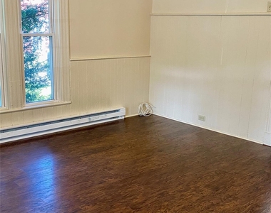 19 Memorial Avenue - Photo Thumbnail 5