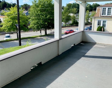 19 Memorial Avenue - Photo Thumbnail 8