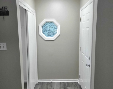 6 Maple Avenue - Photo Thumbnail 14