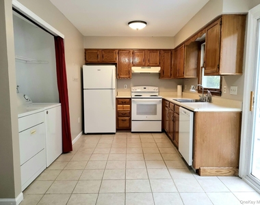 6 Maple Avenue - Photo Thumbnail 12