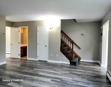 6 Maple Avenue - Photo Thumbnail 5
