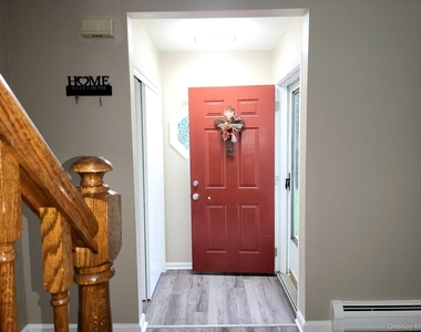 6 Maple Avenue - Photo Thumbnail 3