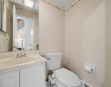 811 Eagle Bay Drive - Photo Thumbnail 17