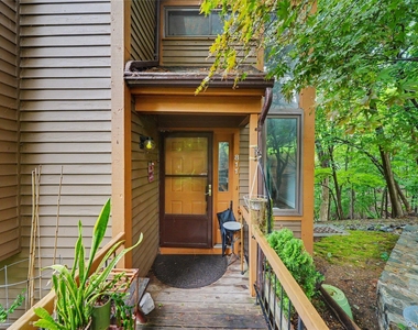 811 Eagle Bay Drive - Photo Thumbnail 3