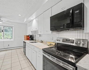 811 Eagle Bay Drive - Photo Thumbnail 16