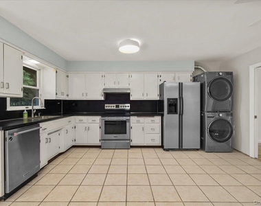 520 Croton Falls Road - Photo Thumbnail 10