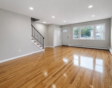 54 Farquhar Avenue - Photo Thumbnail 3