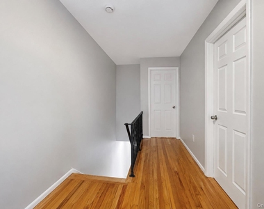 54 Farquhar Avenue - Photo Thumbnail 8