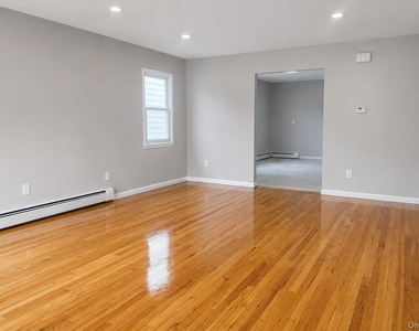 54 Farquhar Avenue - Photo Thumbnail 4