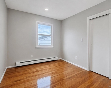 54 Farquhar Avenue - Photo Thumbnail 14