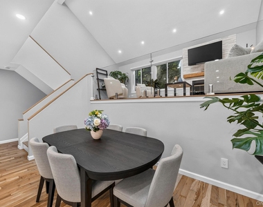 109 Woods End Road - Photo Thumbnail 8