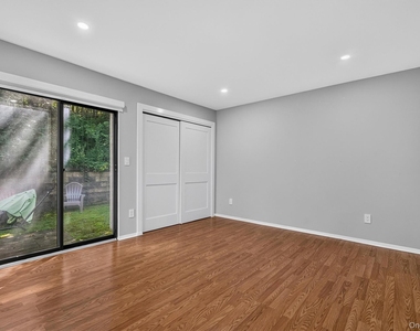 109 Woods End Road - Photo Thumbnail 26