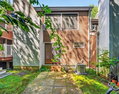 109 Woods End Road - Photo Thumbnail 32