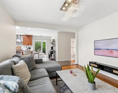 101 Lefferts Road - Photo Thumbnail 9
