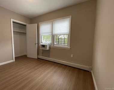 124-01 Hillside Avenue - Photo Thumbnail 5