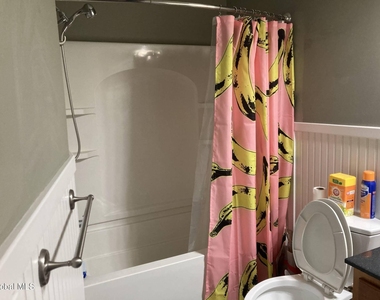 4 Sheridan Avenue - Photo Thumbnail 9