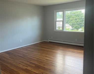 110 Buckelew Avenue - Photo Thumbnail 4
