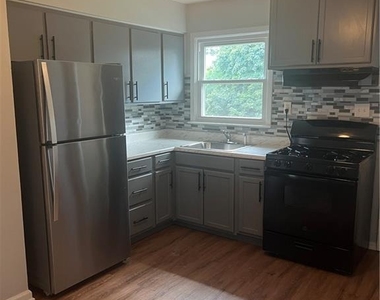 110 Buckelew Avenue - Photo Thumbnail 5