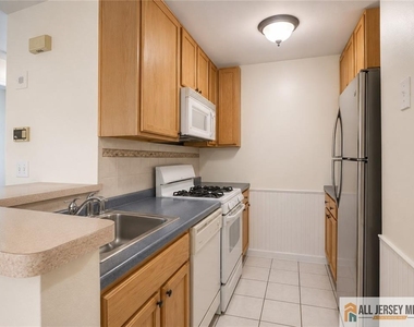 130 Longfield Court - Photo Thumbnail 3