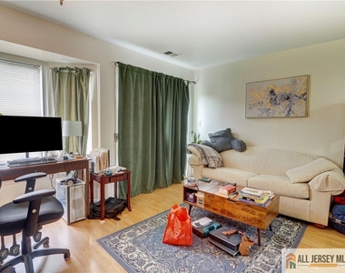 130 Longfield Court - Photo Thumbnail 10