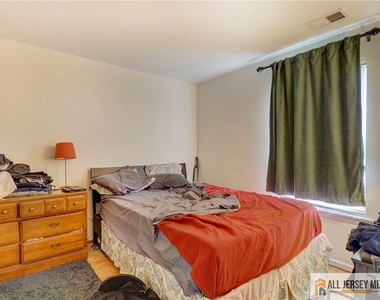 130 Longfield Court - Photo Thumbnail 6