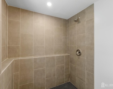 33 Larchmont Road - Photo Thumbnail 23
