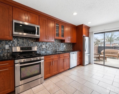 260 Westgate Drive - Photo Thumbnail 11