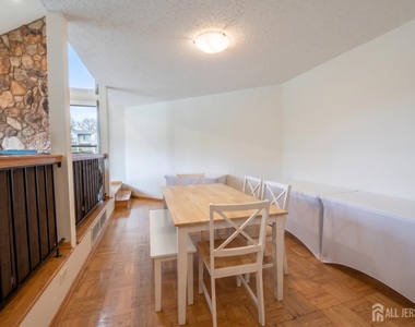 260 Westgate Drive - Photo Thumbnail 6