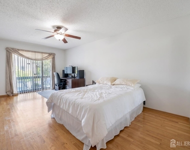 260 Westgate Drive - Photo Thumbnail 16