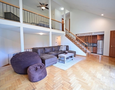 260 Westgate Drive - Photo Thumbnail 4