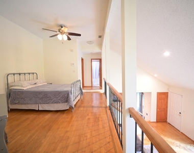 260 Westgate Drive - Photo Thumbnail 8