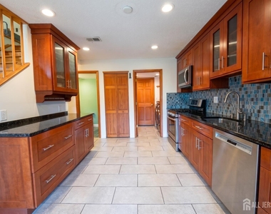 260 Westgate Drive - Photo Thumbnail 10