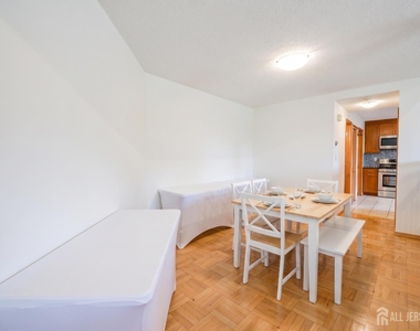 260 Westgate Drive - Photo Thumbnail 5