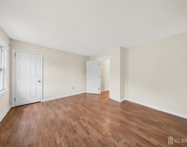 1871 W 4th Street W - Photo Thumbnail 14