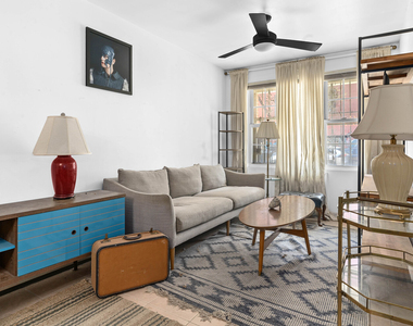 547 Gates Avenue - Photo Thumbnail 4