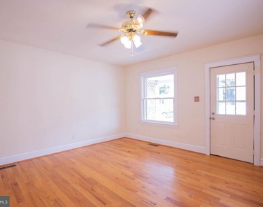 124 S Kentucky Avenue - Photo Thumbnail 5