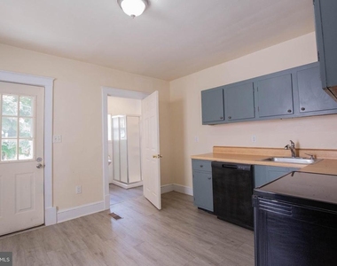 124 S Kentucky Avenue - Photo Thumbnail 15