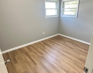 420 Royal Street - Photo Thumbnail 5