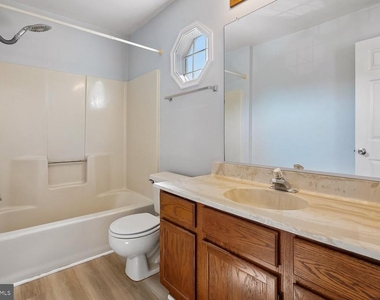 209 Kings Crest Drive - Photo Thumbnail 13