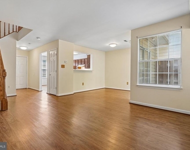 209 Kings Crest Drive - Photo Thumbnail 4