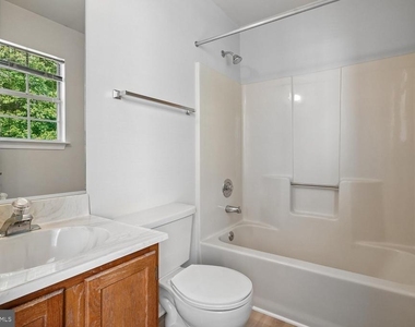 209 Kings Crest Drive - Photo Thumbnail 16
