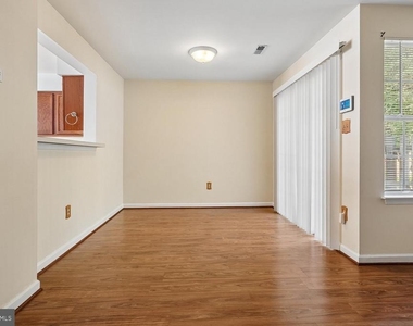 209 Kings Crest Drive - Photo Thumbnail 5