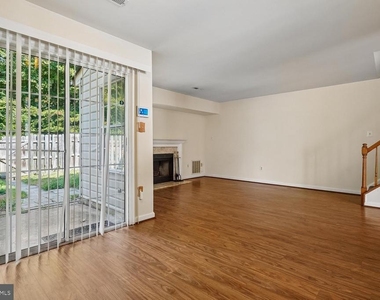 209 Kings Crest Drive - Photo Thumbnail 8