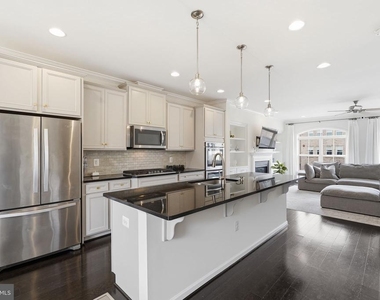6833 William White Way - Photo Thumbnail 4