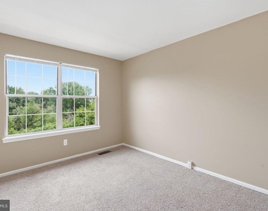 9571 Tudor Oaks Drive - Photo Thumbnail 10