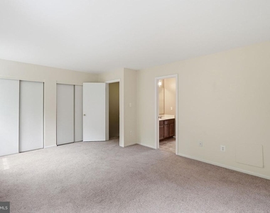 9571 Tudor Oaks Drive - Photo Thumbnail 7