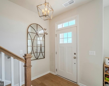 813 Sawback Square Ne - Photo Thumbnail 2