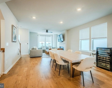 813 Sawback Square Ne - Photo Thumbnail 12