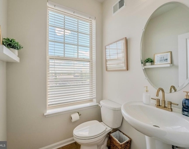 813 Sawback Square Ne - Photo Thumbnail 27