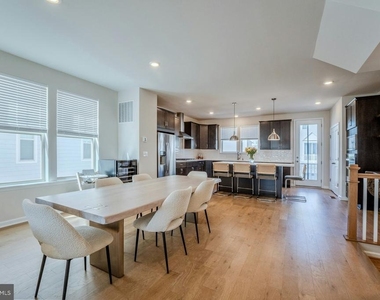 813 Sawback Square Ne - Photo Thumbnail 14